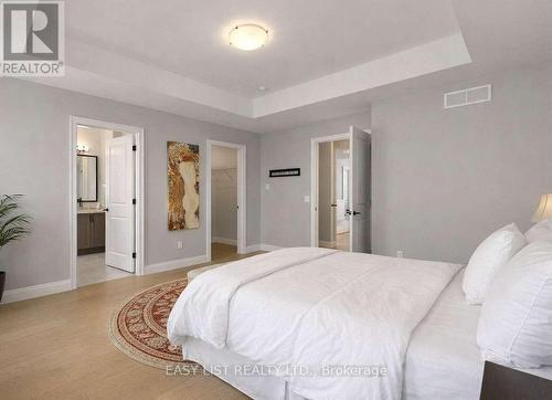 4403 Belmont Avenue, Lakeshore, ON - Indoor Photo Showing Bedroom