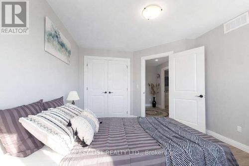 4403 Belmont Avenue, Lakeshore, ON - Indoor Photo Showing Bedroom