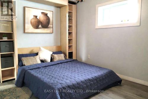 4403 Belmont Avenue, Lakeshore, ON - Indoor Photo Showing Bedroom