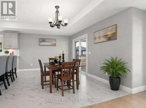4403 Belmont Avenue, Lakeshore, ON - Indoor Photo Showing Dining Room