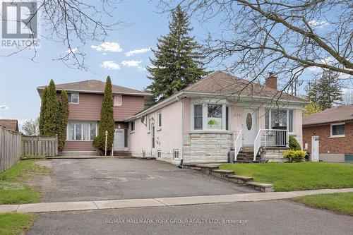 226 CROMWELL AVENUE  Oshawa, ON L1J 4T8