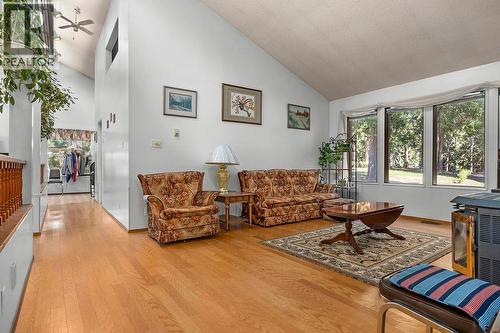 133 Springbend Road, Enderby, BC - Indoor Photo Showing Living Room