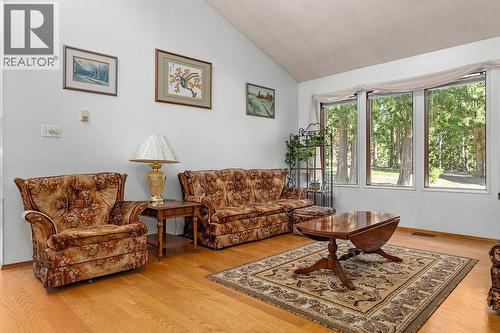 133 Springbend Road, Enderby, BC - Indoor Photo Showing Living Room