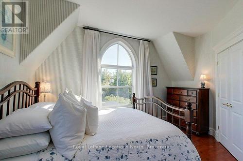 202 Snowbridge Way, Blue Mountains, ON - Indoor Photo Showing Bedroom