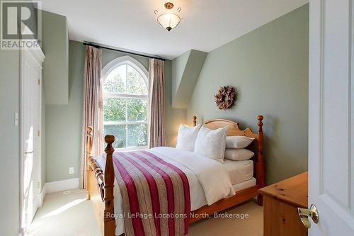 202 Snowbridge Way, Blue Mountains, ON - Indoor Photo Showing Bedroom