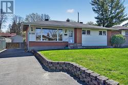 2128 KINGSLEY ROAD  Ottawa, ON K2C 2X5