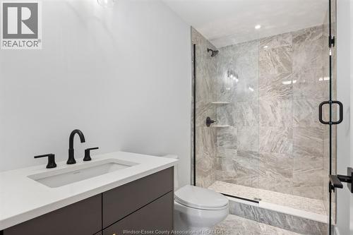 14400 Tecumseh Road Unit# 413, Tecumseh, ON - Indoor Photo Showing Bathroom