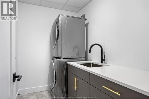 14400 Tecumseh Road Unit# 413, Tecumseh, ON - Indoor Photo Showing Laundry Room