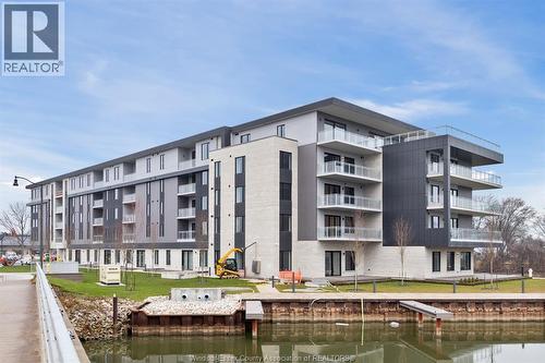 14400 Tecumseh Road Unit# 413, Tecumseh, ON - Outdoor With Balcony With Facade