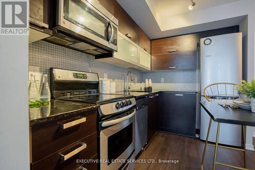 1902 E - 36 Lisgar Street, Toronto, ON - Indoor Photo Showing Kitchen