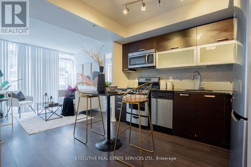 1902 E - 36 Lisgar Street, Toronto, ON - Indoor Photo Showing Kitchen