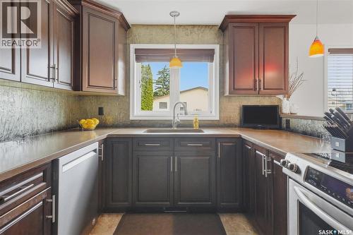 3402 Calder Crescent, Saskatoon, SK - Indoor Photo Showing Kitchen