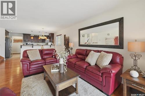 3402 Calder Crescent, Saskatoon, SK - Indoor Photo Showing Living Room