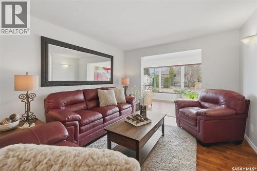 3402 Calder Crescent, Saskatoon, SK - Indoor Photo Showing Living Room