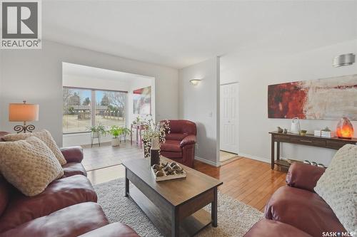 3402 Calder Crescent, Saskatoon, SK - Indoor Photo Showing Living Room