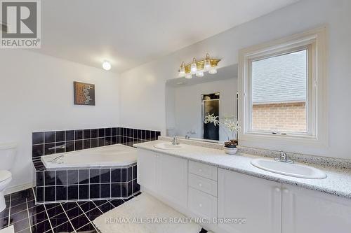 54 Bretton Circle, Markham, ON - Indoor Photo Showing Bathroom