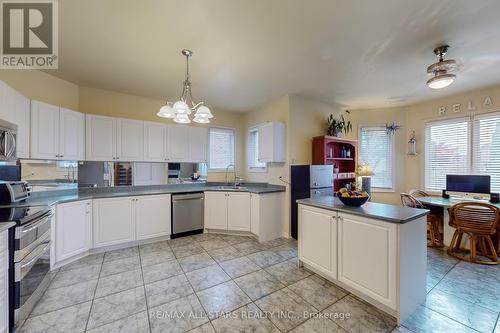 54 Bretton Circle, Markham, ON - Indoor Photo Showing Kitchen