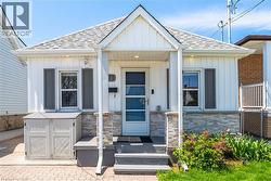 71 BELAND Avenue N  Hamilton, ON L8H 6C2