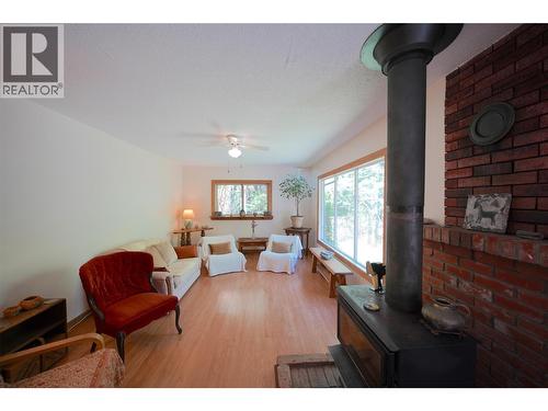 281 Iwanik Road, Procter, BC - Indoor