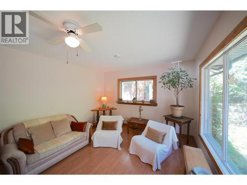 281 Iwanik Road, Procter, BC - Indoor Photo Showing Living Room