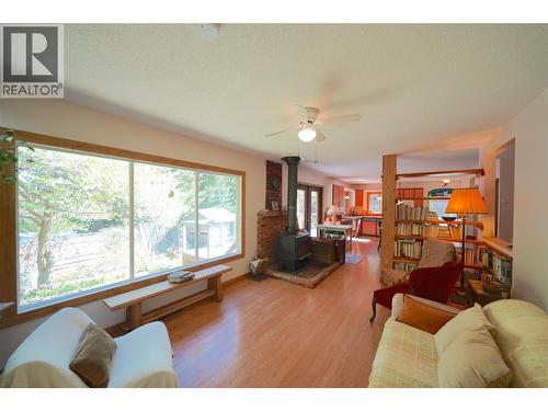 281 Iwanik Road, Procter, BC - Indoor Photo Showing Living Room