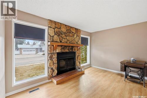 142 Heise Crescent, Saskatoon, SK - Indoor Photo Showing Living Room With Fireplace