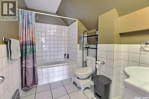 2066 Wallace Street, Regina, SK - Indoor Photo Showing Bathroom