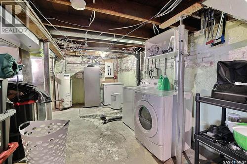 2066 Wallace Street, Regina, SK - Indoor Photo Showing Laundry Room