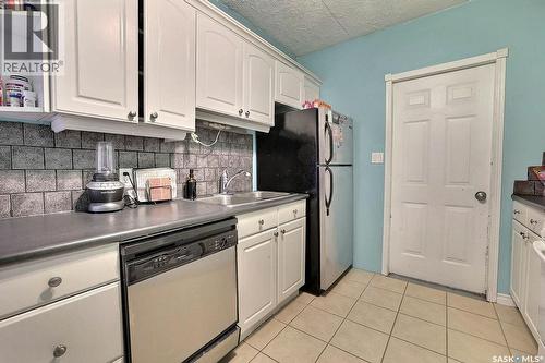 2066 Wallace Street, Regina, SK - Indoor Photo Showing Kitchen With Double Sink