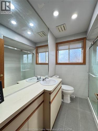 1595 Sun Valley, Windsor, ON - Indoor Photo Showing Bathroom