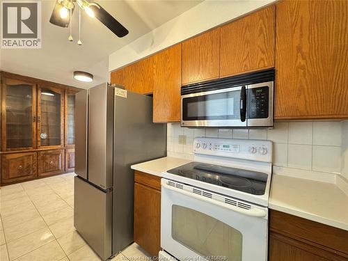 1595 Sun Valley, Windsor, ON - Indoor Photo Showing Kitchen