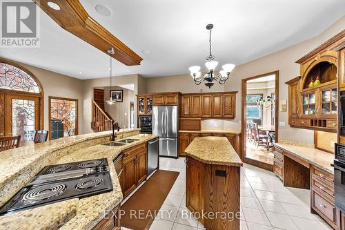 569 Franklinway Gate, London North (North R), ON - Indoor Photo Showing Kitchen With Double Sink