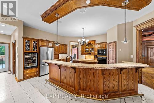 569 Franklinway Gate, London North (North R), ON - Indoor Photo Showing Kitchen With Upgraded Kitchen