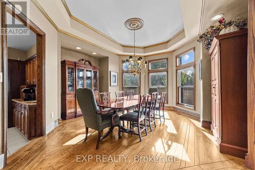 569 Franklinway Gate, London North (North R), ON - Indoor Photo Showing Dining Room