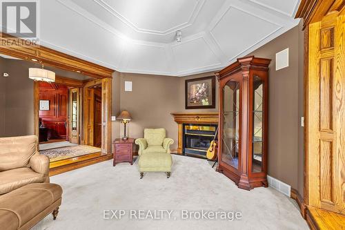 569 Franklinway Gate, London North (North R), ON - Indoor With Fireplace