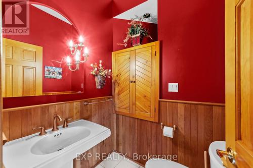569 Franklinway Gate, London North (North R), ON - Indoor Photo Showing Bathroom