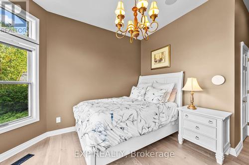 569 Franklinway Gate, London North (North R), ON - Indoor Photo Showing Bedroom