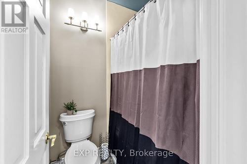 569 Franklinway Gate, London North (North R), ON - Indoor Photo Showing Bathroom