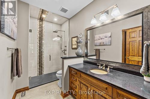 569 Franklinway Gate, London North (North R), ON - Indoor Photo Showing Bathroom