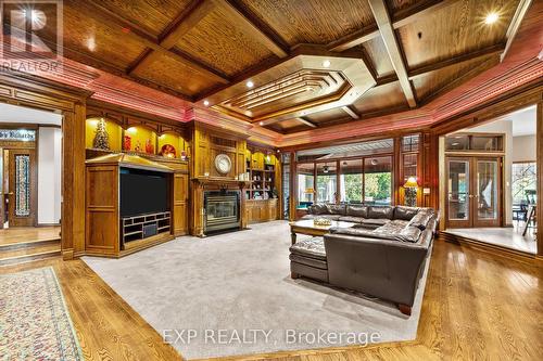 569 Franklinway Gate, London North (North R), ON - Indoor With Fireplace