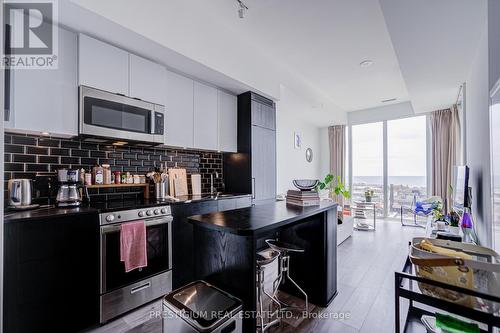 1311 - 285 Dufferin Street, Toronto, ON - Indoor Photo Showing Kitchen