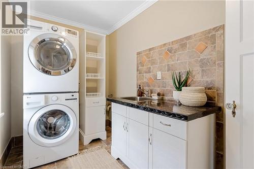 115 Filbert Street, Kitchener, ON - Indoor Photo Showing Laundry Room