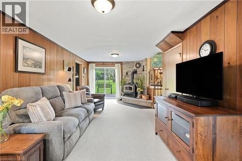 175 Concession 5 E, Waterdown, ON - Indoor Photo Showing Living Room