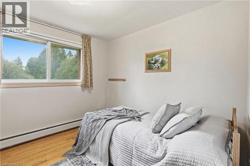 175 Concession 5 E, Waterdown, ON - Indoor Photo Showing Bedroom