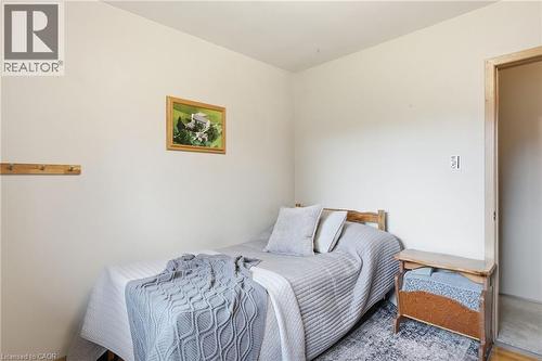 175 Concession 5 E, Waterdown, ON - Indoor Photo Showing Bedroom