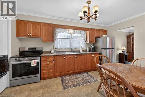 582 Woodview Road, Burlington, ON - Indoor Photo Showing Kitchen With Double Sink