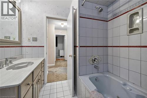 582 Woodview Road, Burlington, ON - Indoor Photo Showing Bathroom