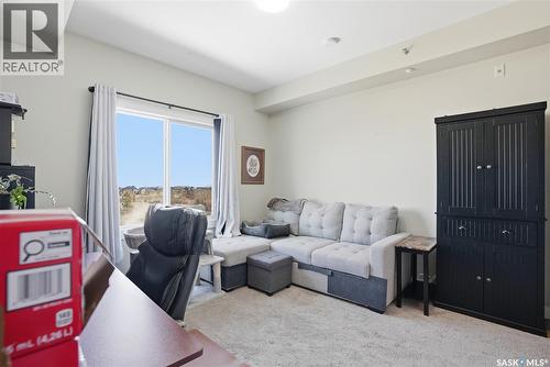 322 142 Pawlychenko Lane, Saskatoon, SK - Indoor Photo Showing Living Room