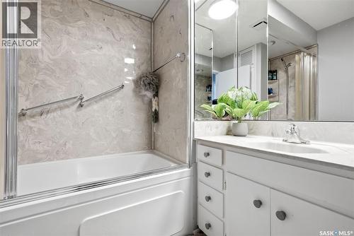 158 Trifunov Crescent, Regina, SK - Indoor Photo Showing Bathroom