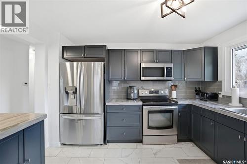 411 Auld Crescent, Saskatoon, SK - Indoor Photo Showing Kitchen